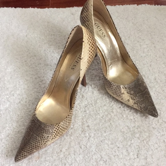 NWOT - Guess leather reptile pattern shoes - Picture 2 of 8